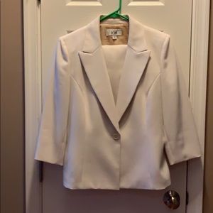 Lei Suit Jacket & Skirt Size 14 Creamy Ivory